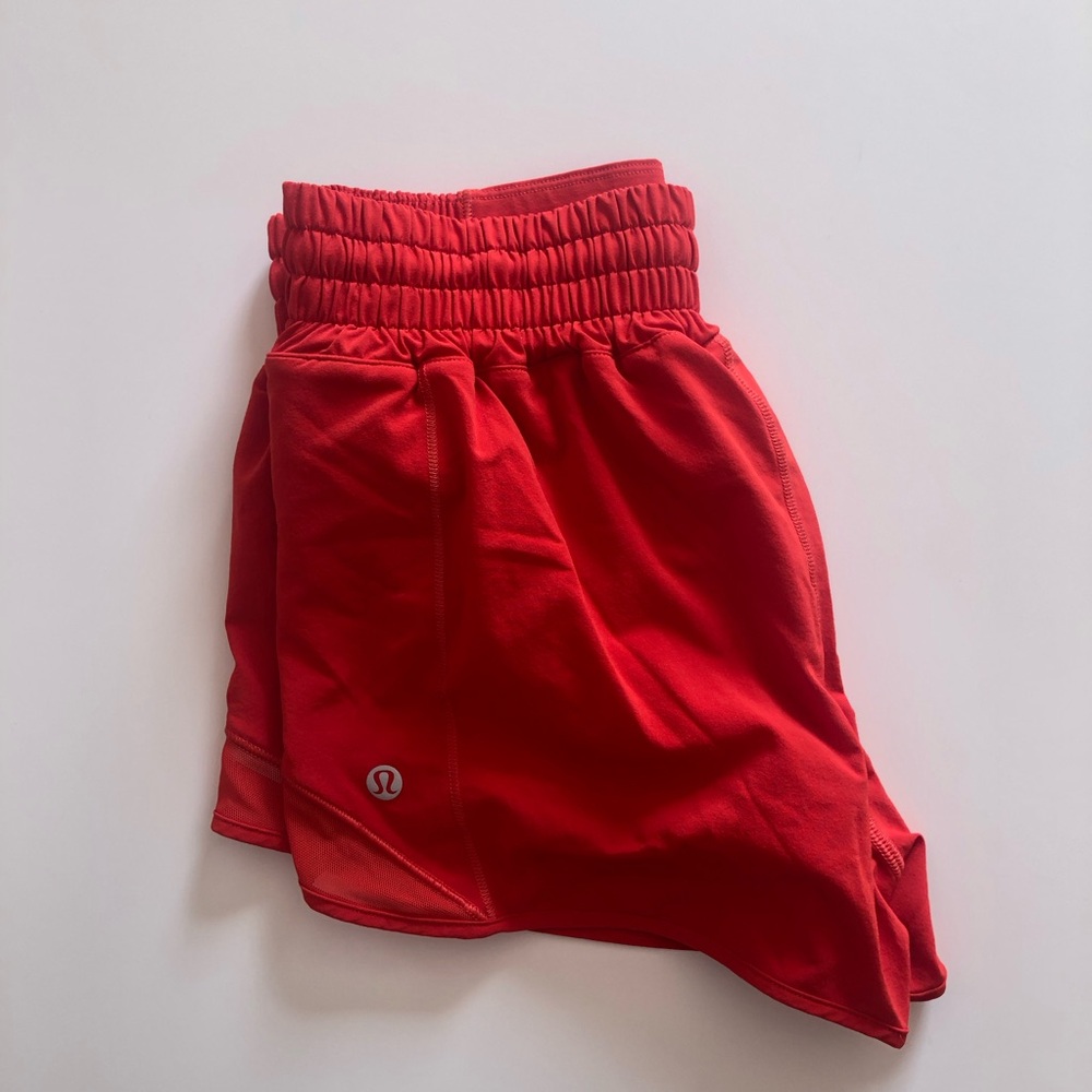 Lululemon Hotty Hot short. HR. 2.5”. Size 4